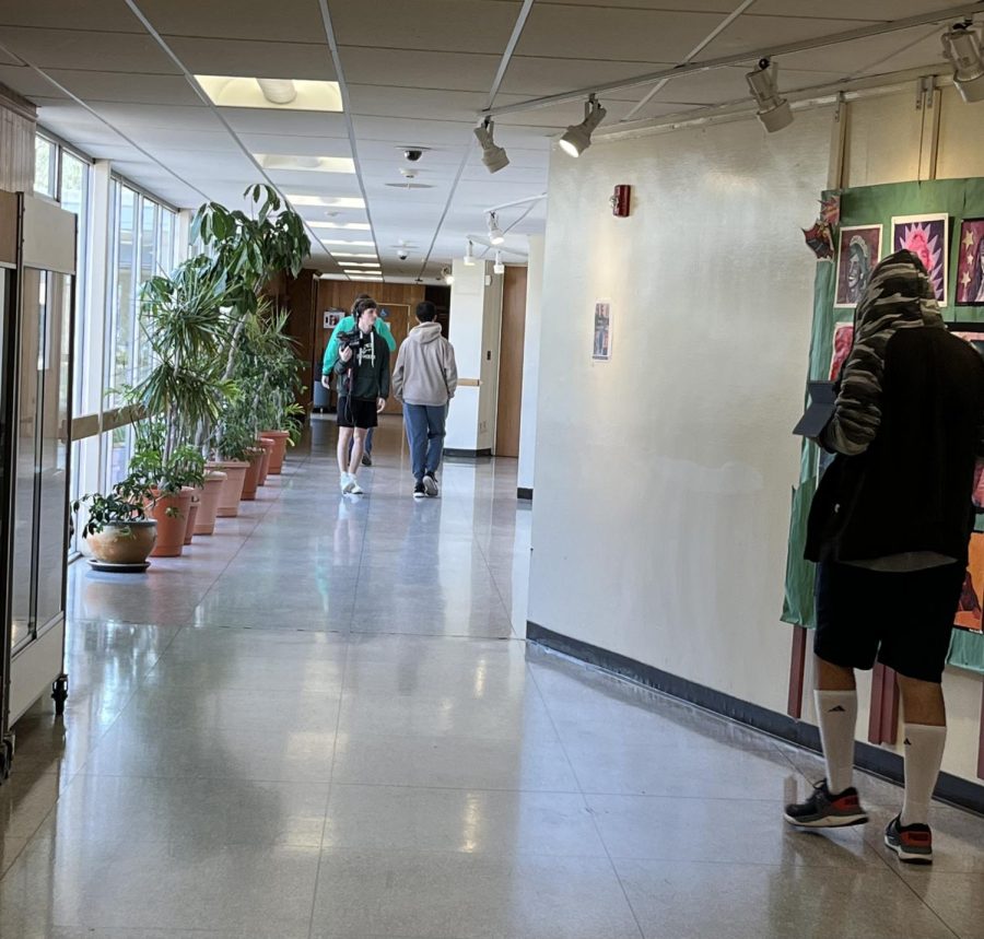 Students walking after going to the cafeteria.