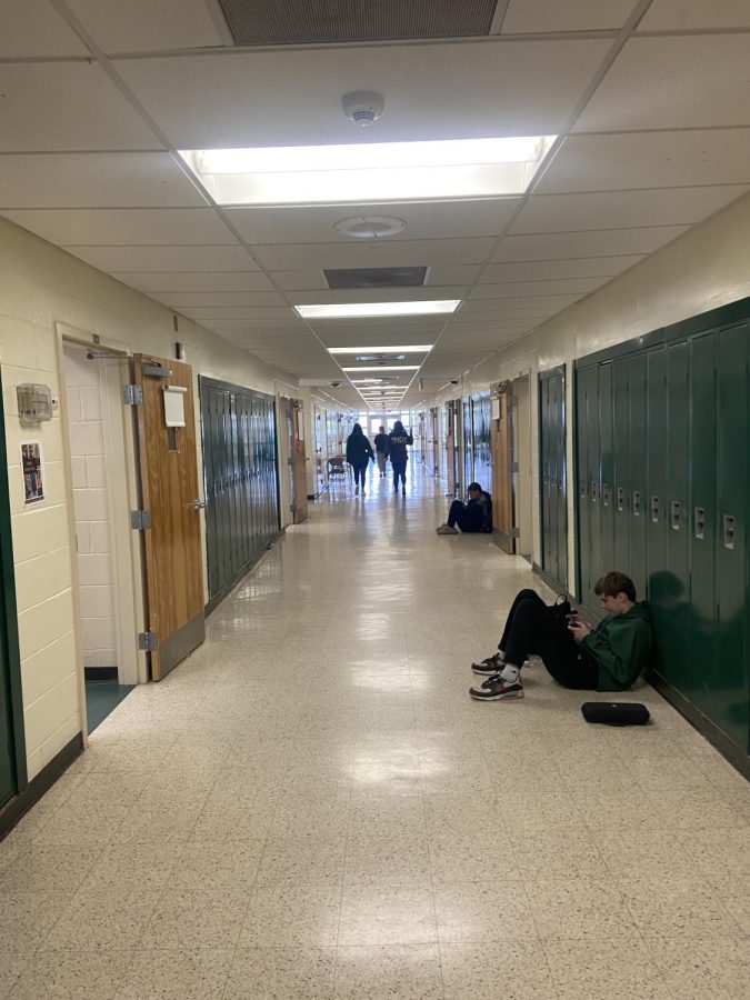 History/Language wing. Majority of students work in the hallway.